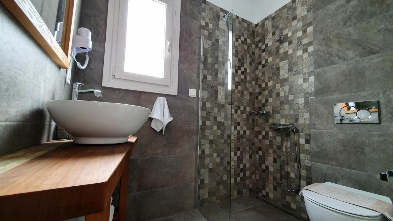 Sarakiniko Rooms Adamantas Exterior photo